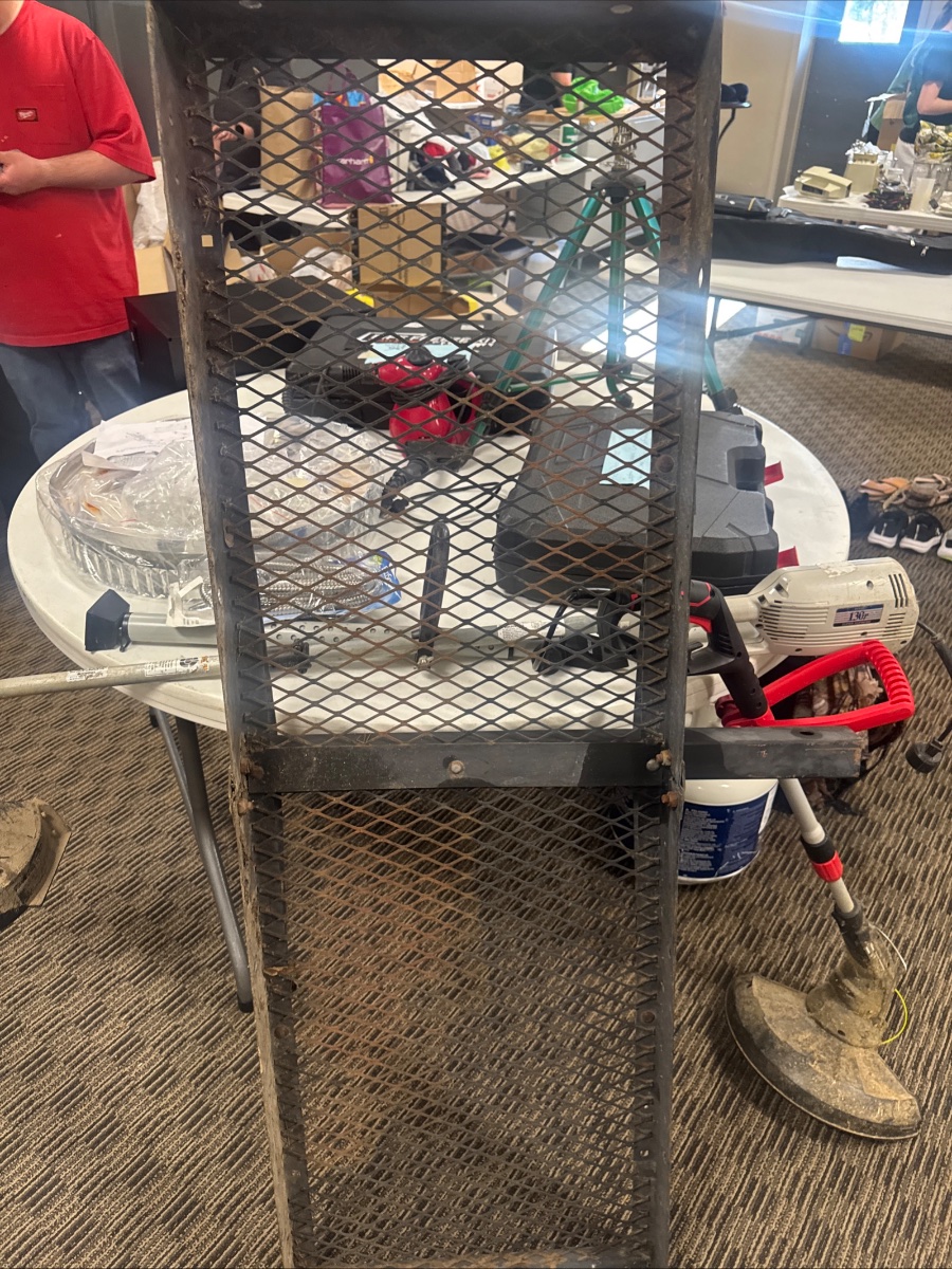 Hitch mounted cargo carrier