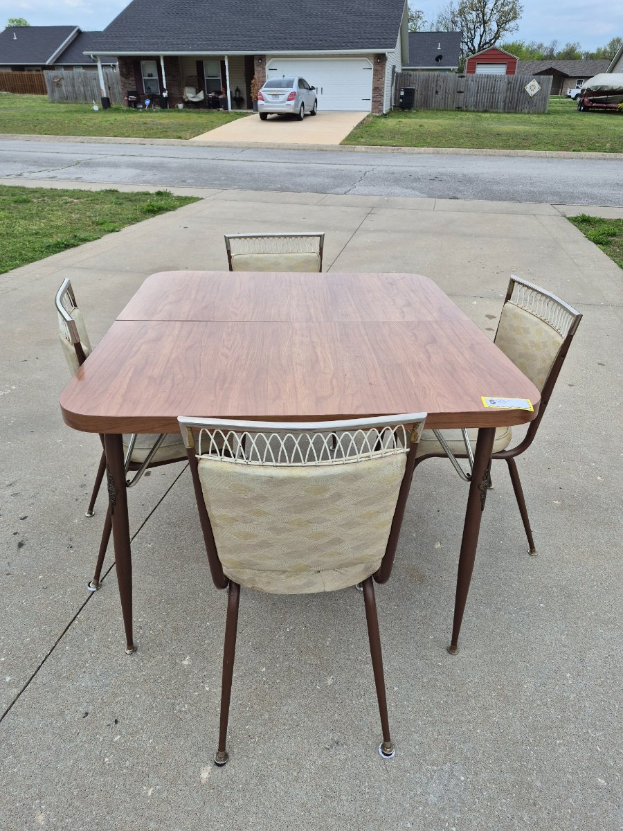 Dining table and 4 chairs