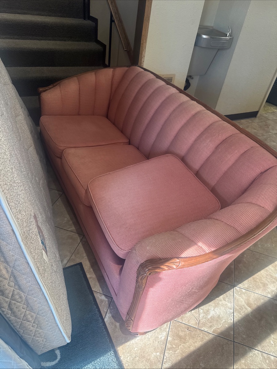 Vintage Couch thumbnail 2